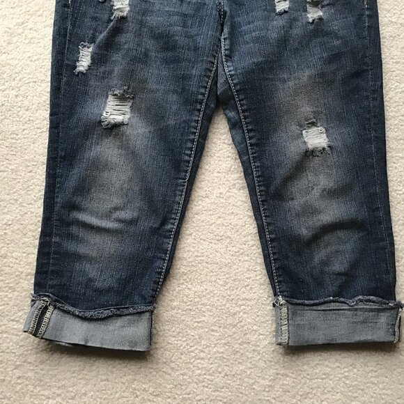 ALMOST FAMOUS DISTRESSED CAPRI JEANS SIZE 7 - Picture 5 of 7